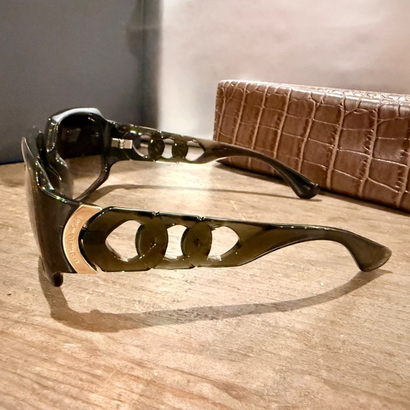 Michael Kors Dark Green Sunglasses with Original Case - Picture 2 of 7